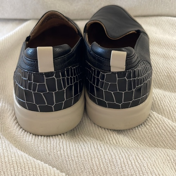 Vionic Penelope slip on sneaker size 8.5 - Picture 2 of 7